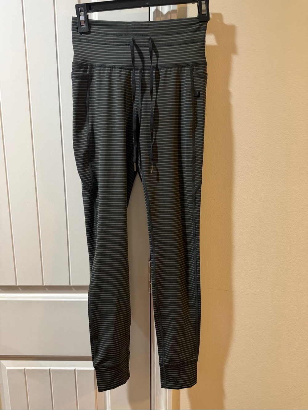 Halara Full Length Striped Leggings Side Pocket Drawstring Black Gray S - Picture 2 of 8